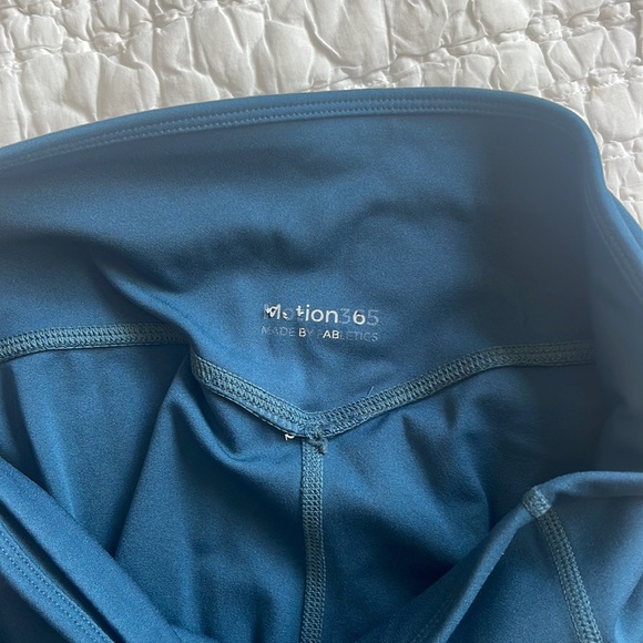 Fabletics Trinity Pocket Dark Teal Shorts Size Medium - Picture 4 of 4